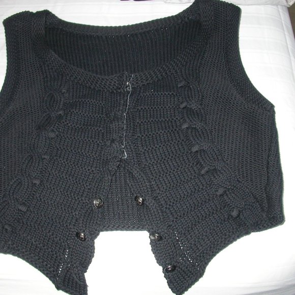 Black Knit Vest - Picture 6 of 8